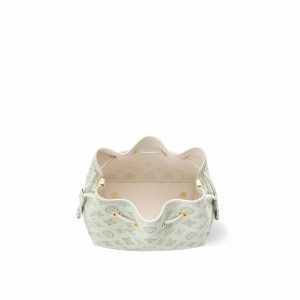 Alternative view of M27377 has arrived. P650.